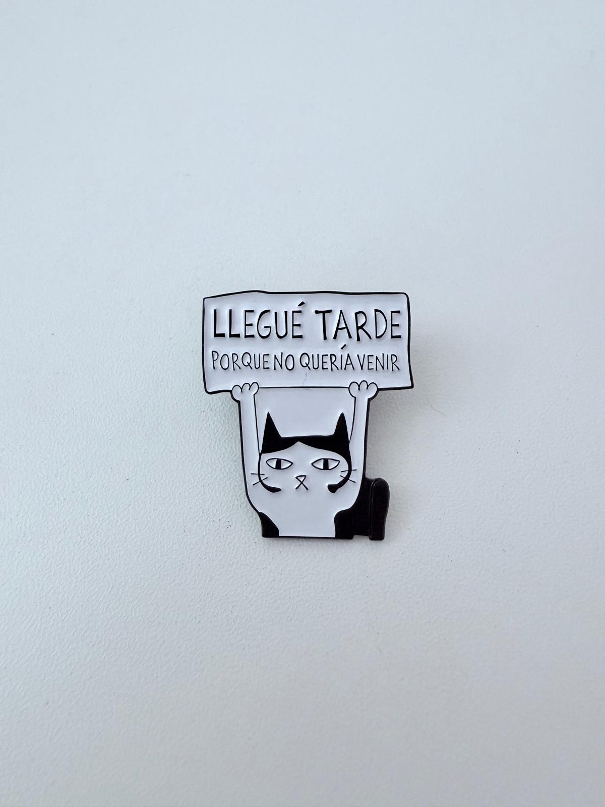 Pin Gato "Llegué tarde porque no quería venir"