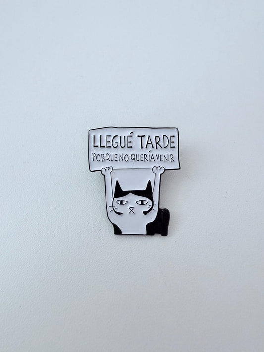 Pin Gato "Llegué tarde porque no quería venir"