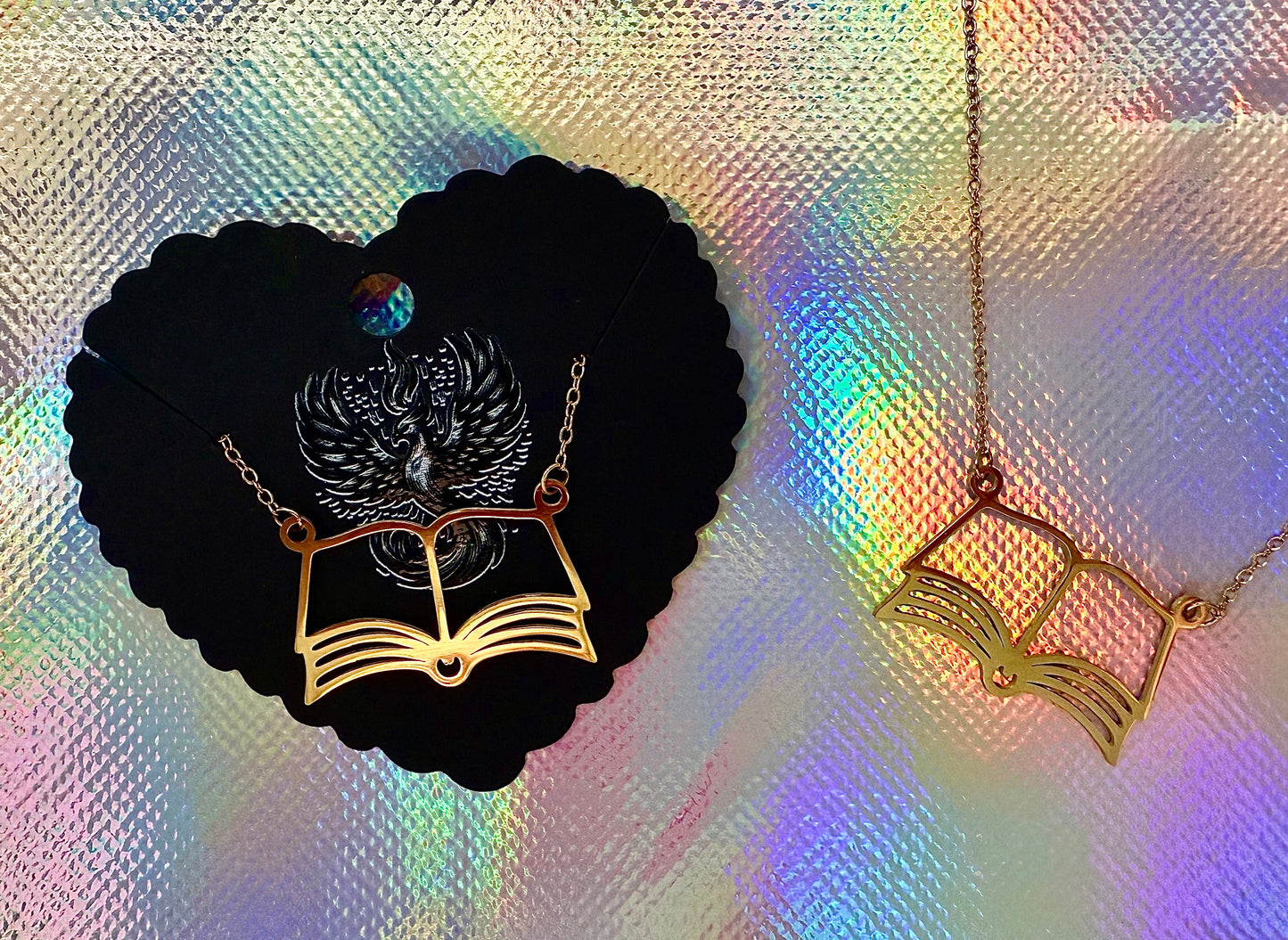 Collar Libro “Entre páginas y fuego”